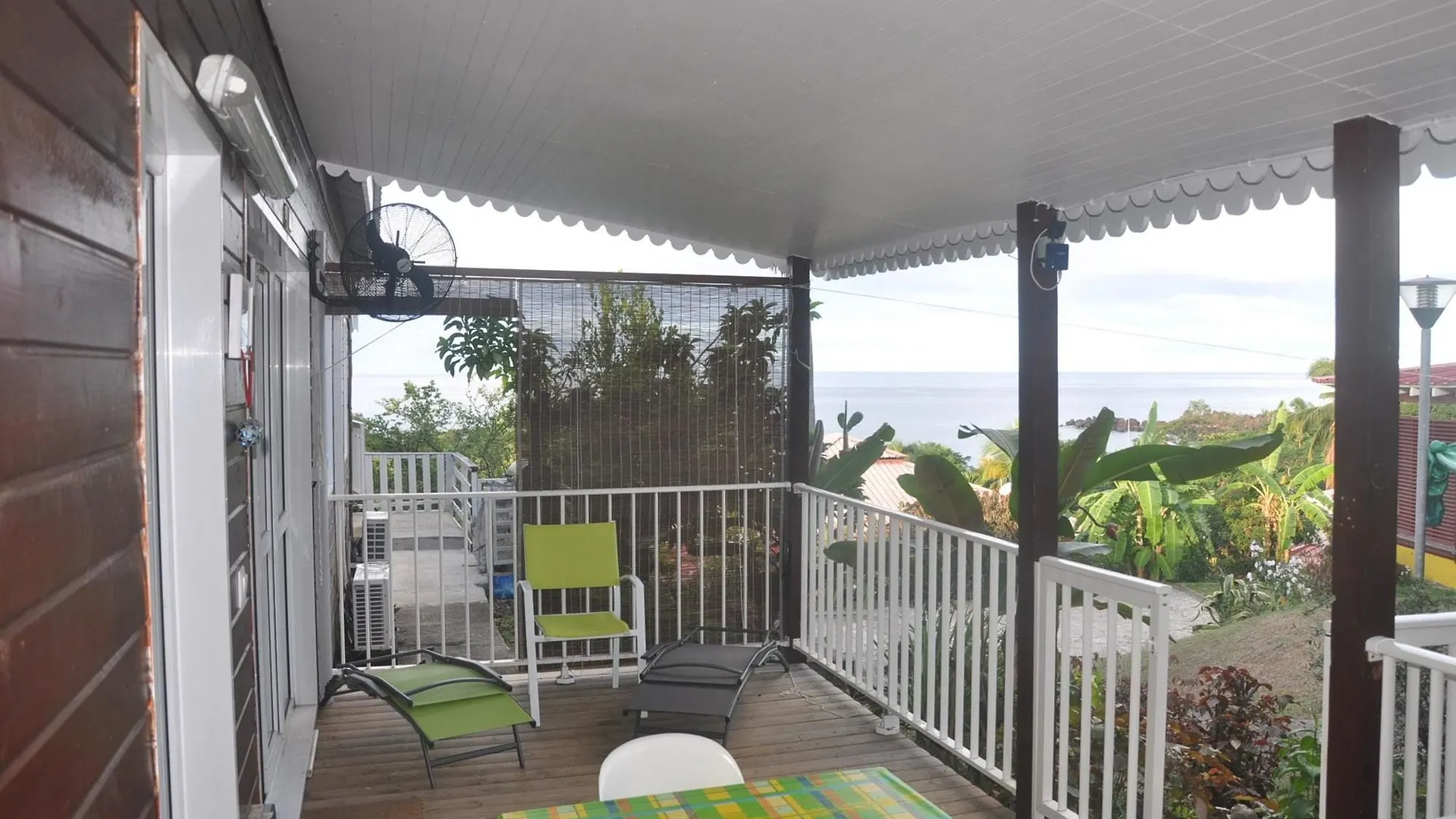 Sunny, 2 Bedroom Bungalow In Bouillante With Wifi And A Furnished Terr