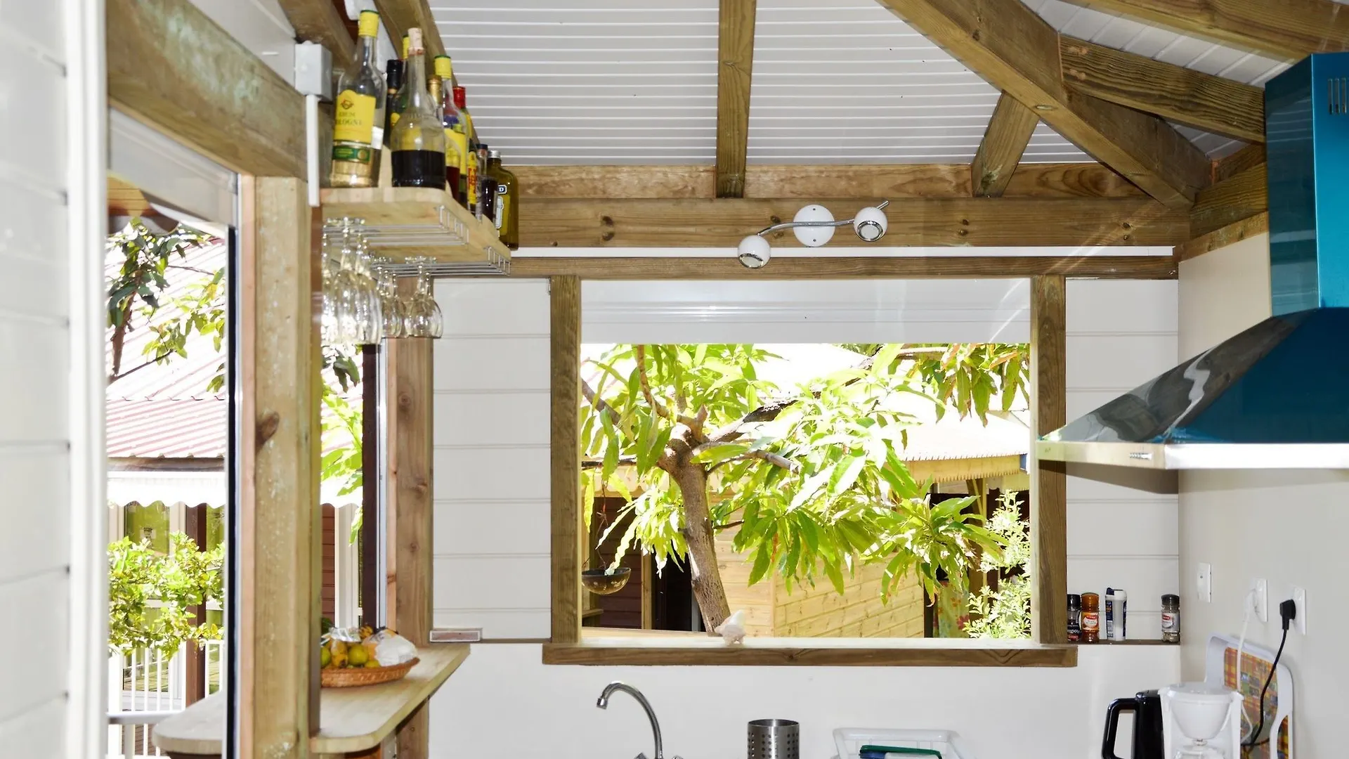Sunny, 2 Bedroom Bungalow In Bouillante With Wifi And A Furnished Terr
